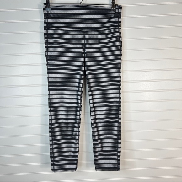 Athleta Womens Leggings Stripes Capri Crop in Gray Black Size Medium. - Picture 1 of 13